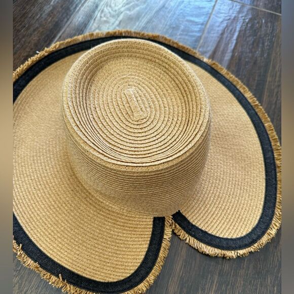 VINCE CAMUTO
Contrast Trim Framer Panama Hat - Picture 1 of 7